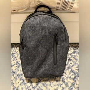 Everlane dark grey waterproof backpack